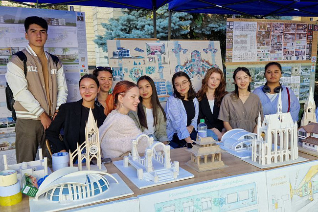 Выставка "Славянский больше чем университет"